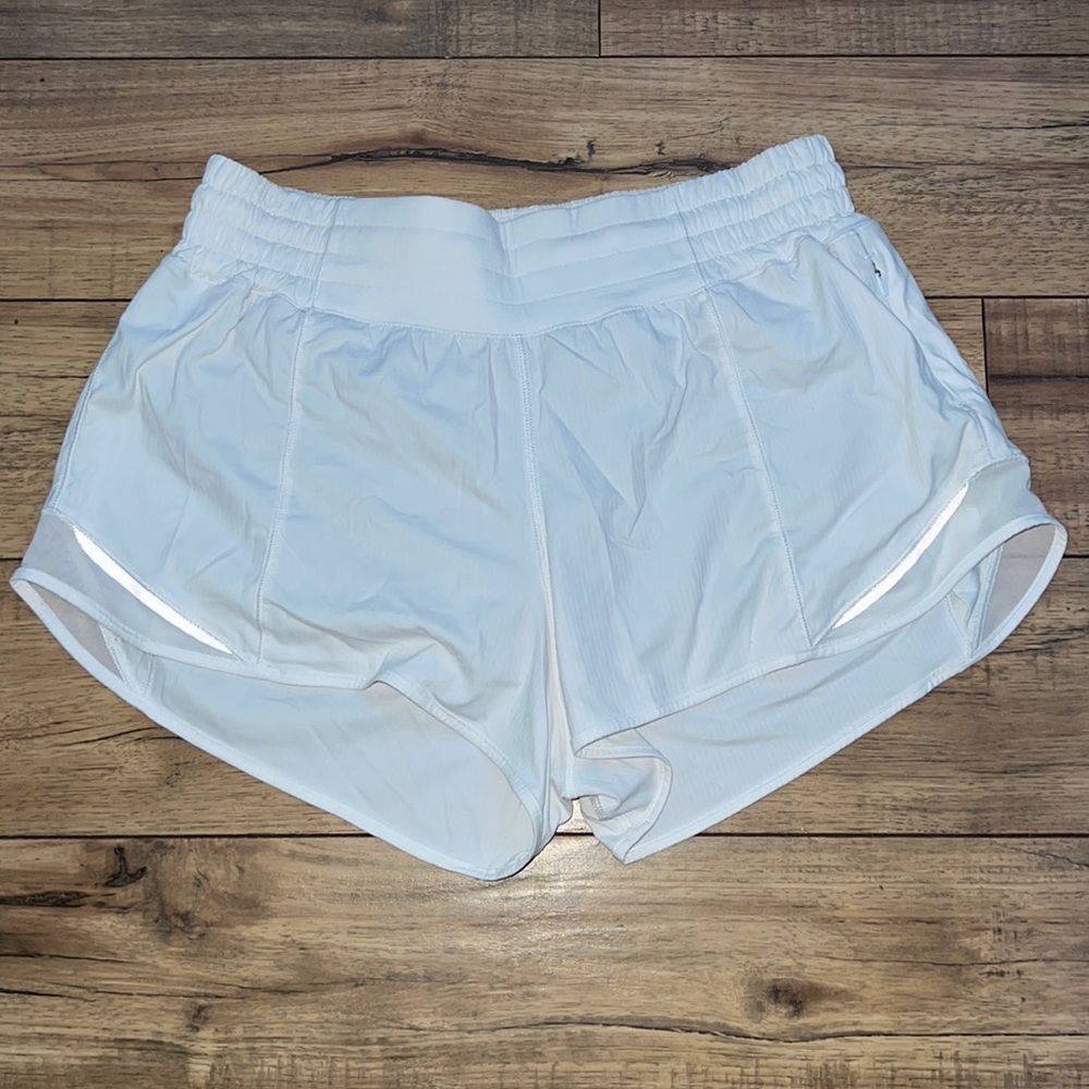 HR 2.5 in lululemon hottyhot shorts